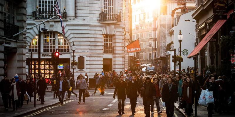 数据驱动增长：三大策略让社交媒体运营与大数据分析深度融合，引爆网络营销转化率